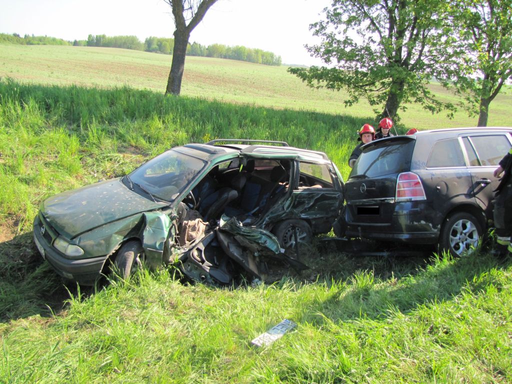 Zderzenie dwóch samochodów na drodze krajowej nr 16 na trasie Augustów – Kalinowo, powiat ełcki