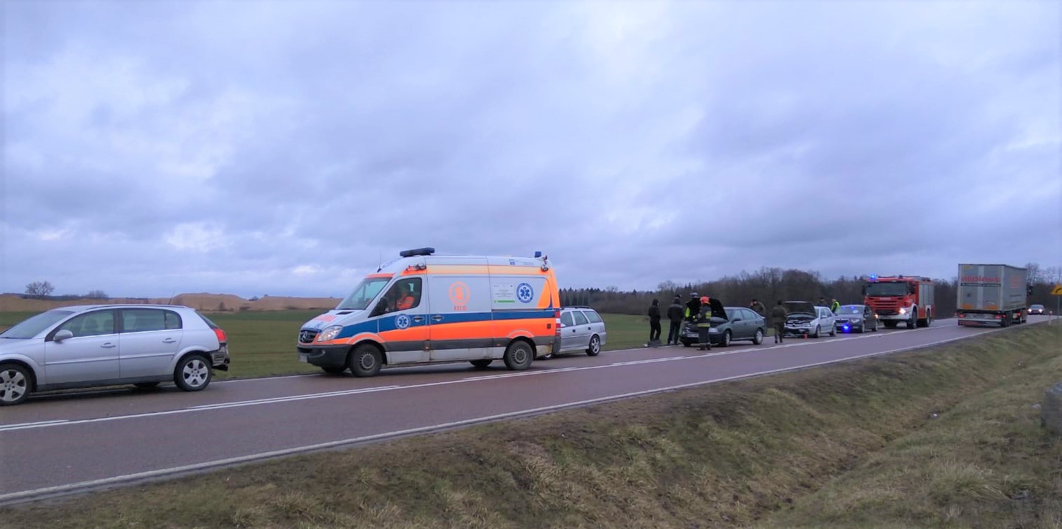 KPP Ełk: Wypadek na trasie Talusy- Ruska Wieś. Cztery osoby ranne