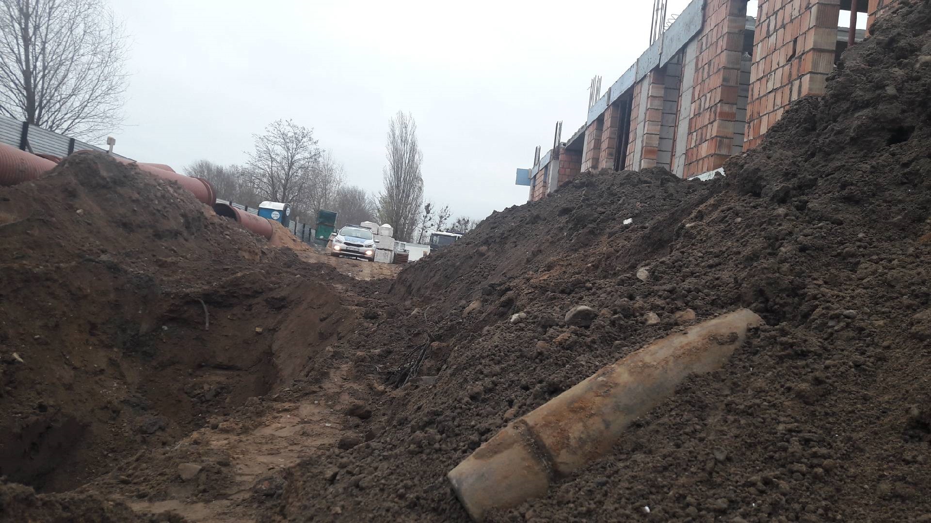 Pocisk artyleryjski znaleziony na budowie