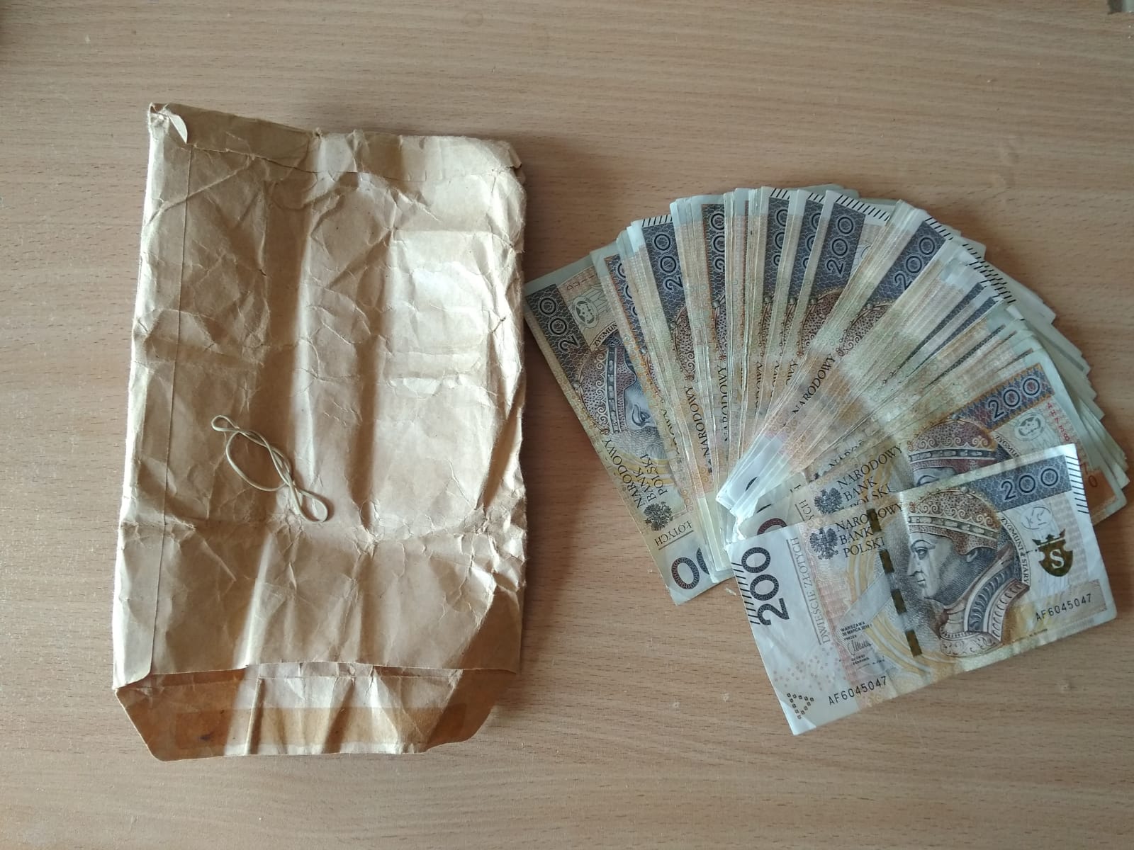 Okazja czyni złodzieja. Klient ukradł klientowi pieniądze