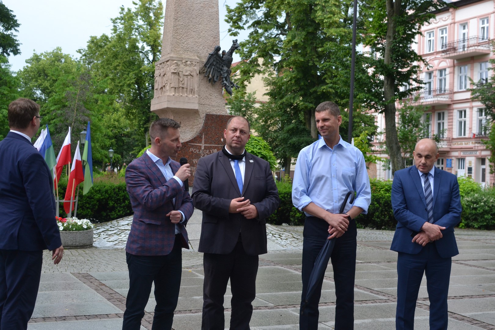 Minister edukacji  narodowej w ramach kampanii wyborczej odwiedził Ełk