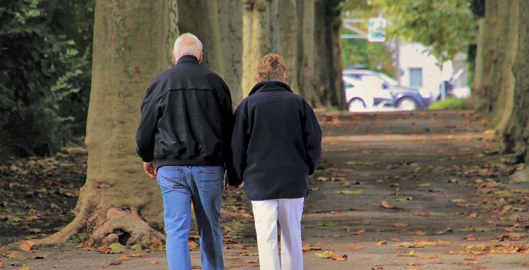 Co z ograniczeniem wyjścia dla seniorów 70+? Wg rozporządzenia mogą wyjść z domu tylko w trzech przypadkach