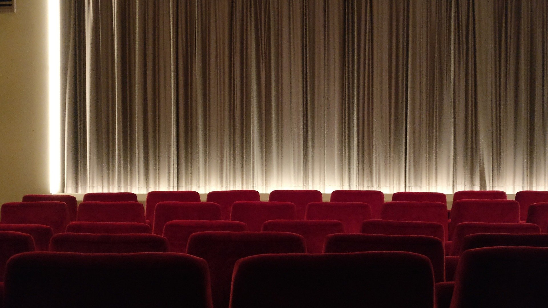Premier: od połowy lutego otwarcie hoteli oraz kin i teatrów do 50 proc. miejsc