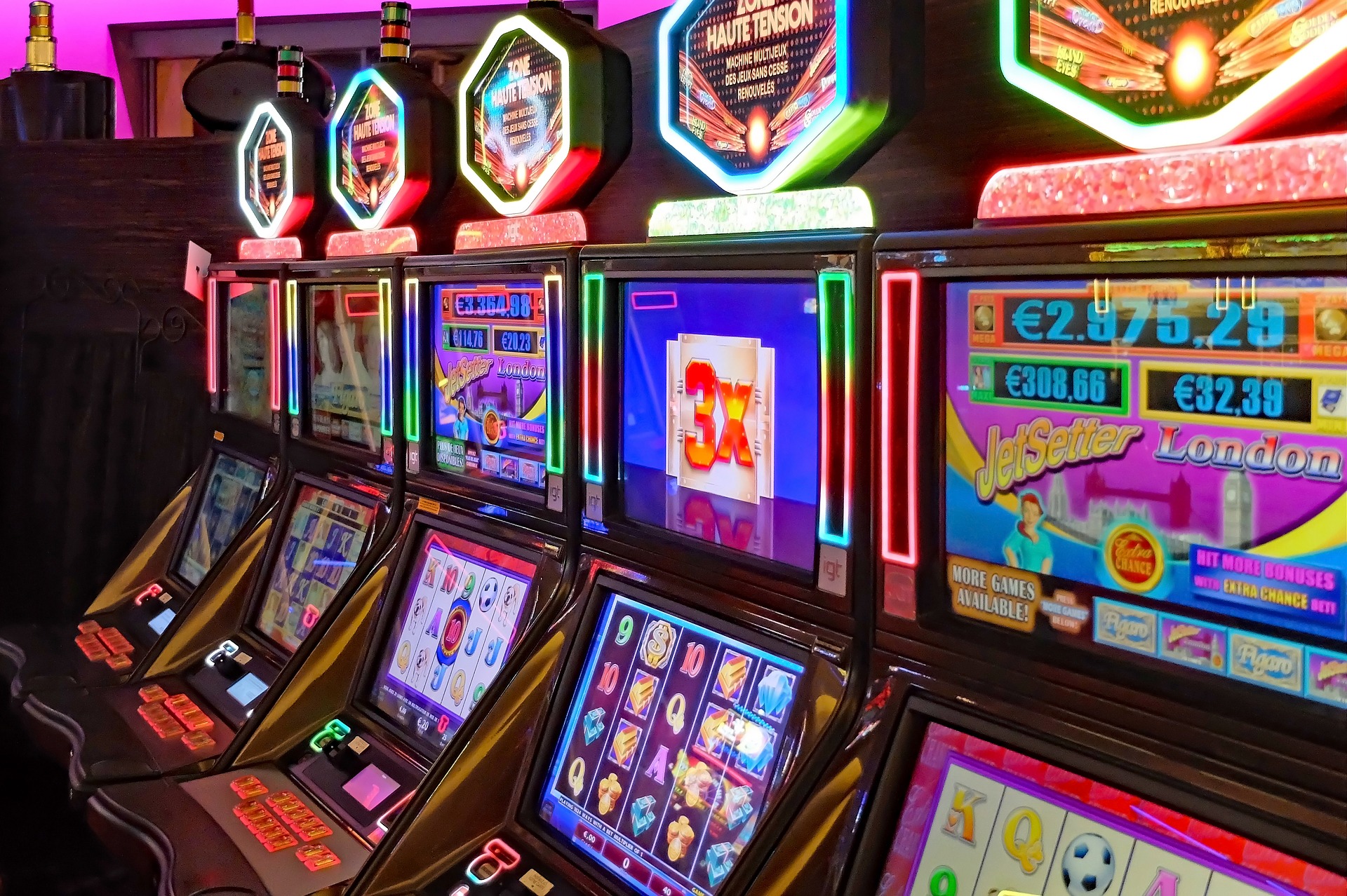 Funkcjonariusze policji zlikwidowali w Ełku nielegalny punkt gier hazardowych z opracowanym systemem wpuszczania klientów