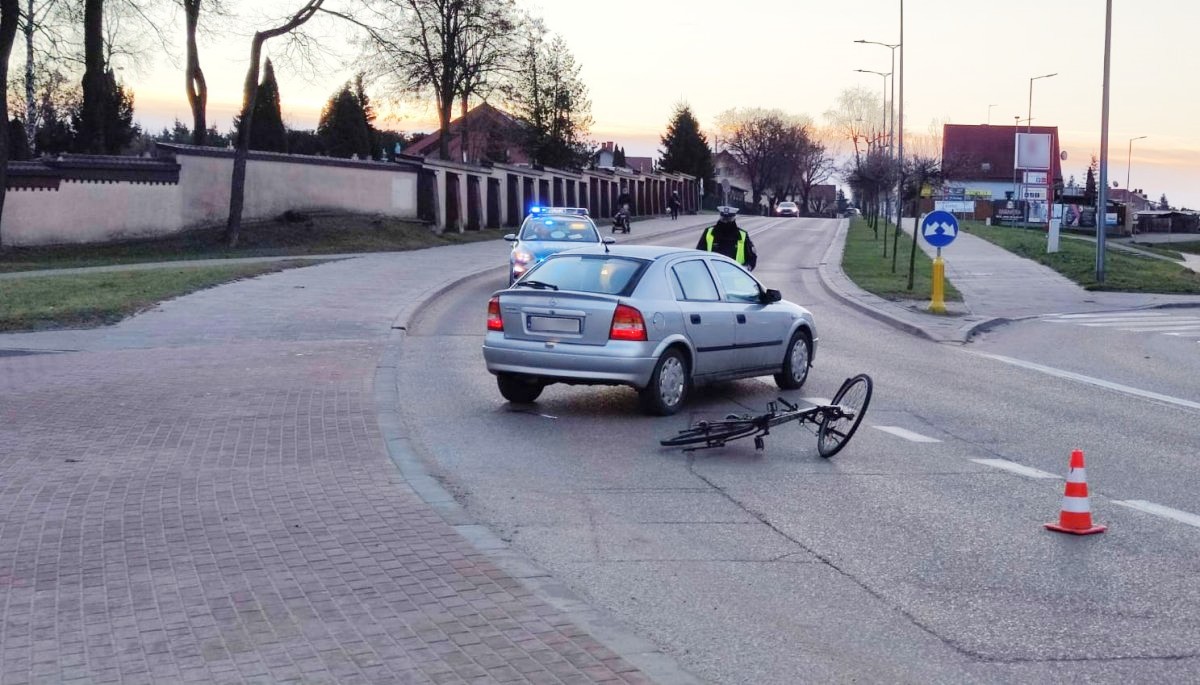 Wyjeżdżając z parkingu, nie zauważył rowerzysty
