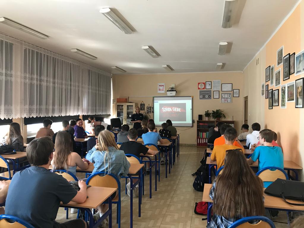 Ełcka policja edukuje: Szkoda Ciebie na takie patoklimaty