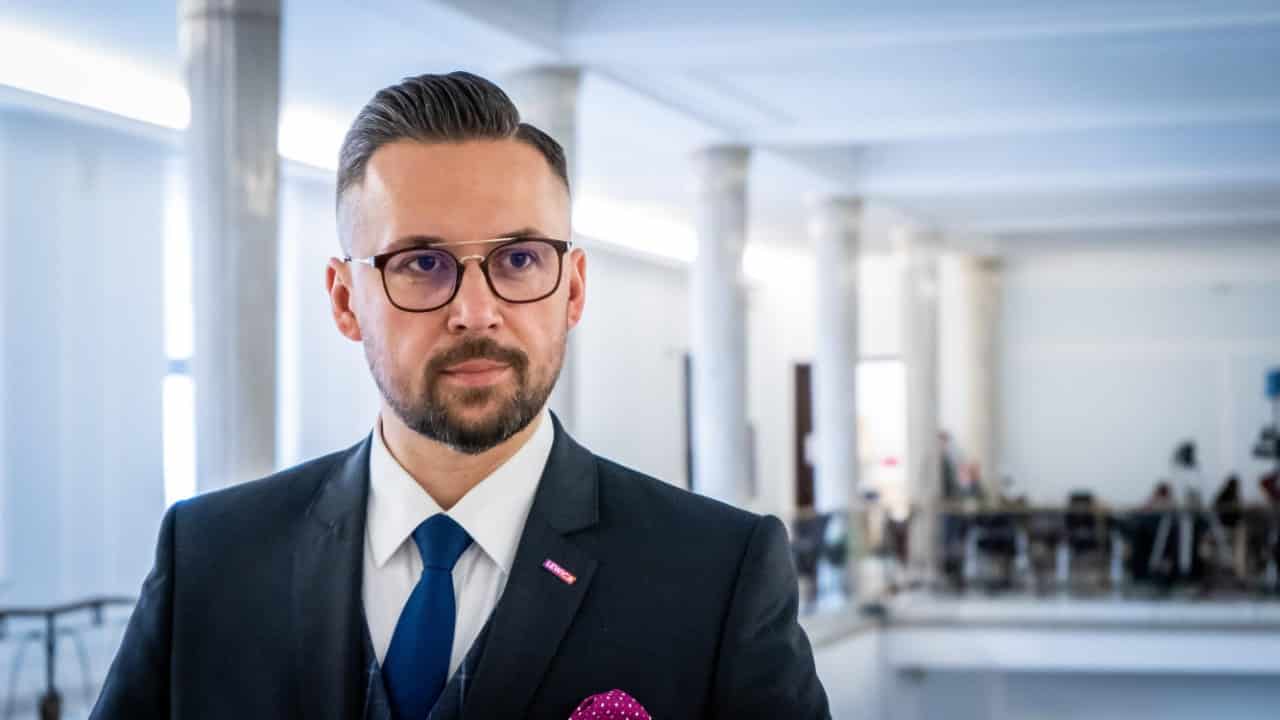  Marcin Kulasek: Równi i równiejsi