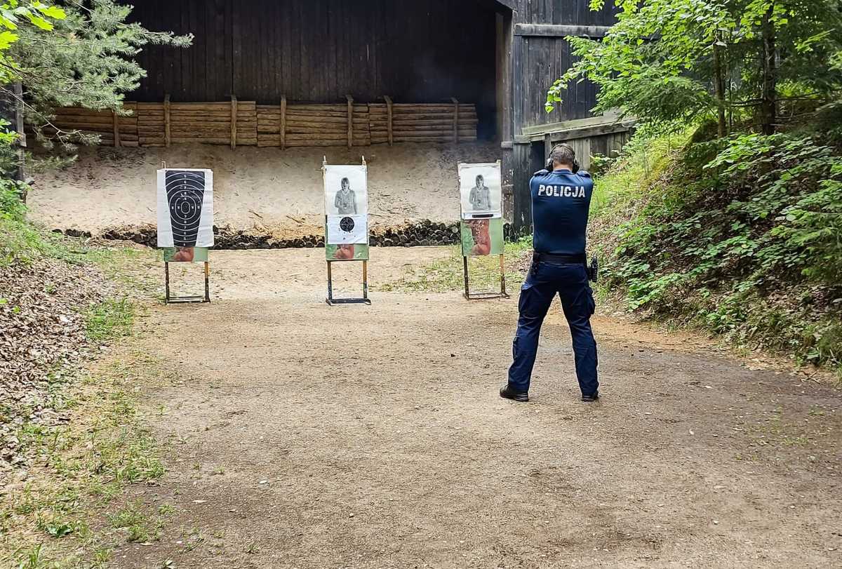 Znaczenie regularnych treningów strzeleckich w pracy policjanta