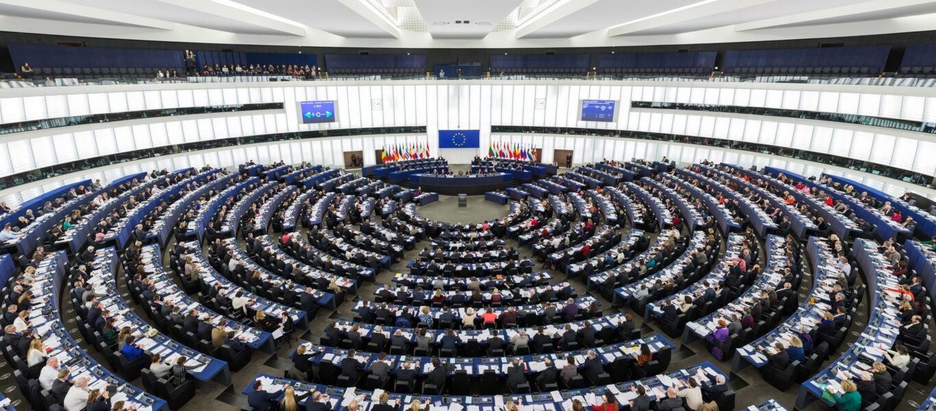 European_Parliament_Strasbourg_Hemicycle_-_Diliff (Kopiowanie)